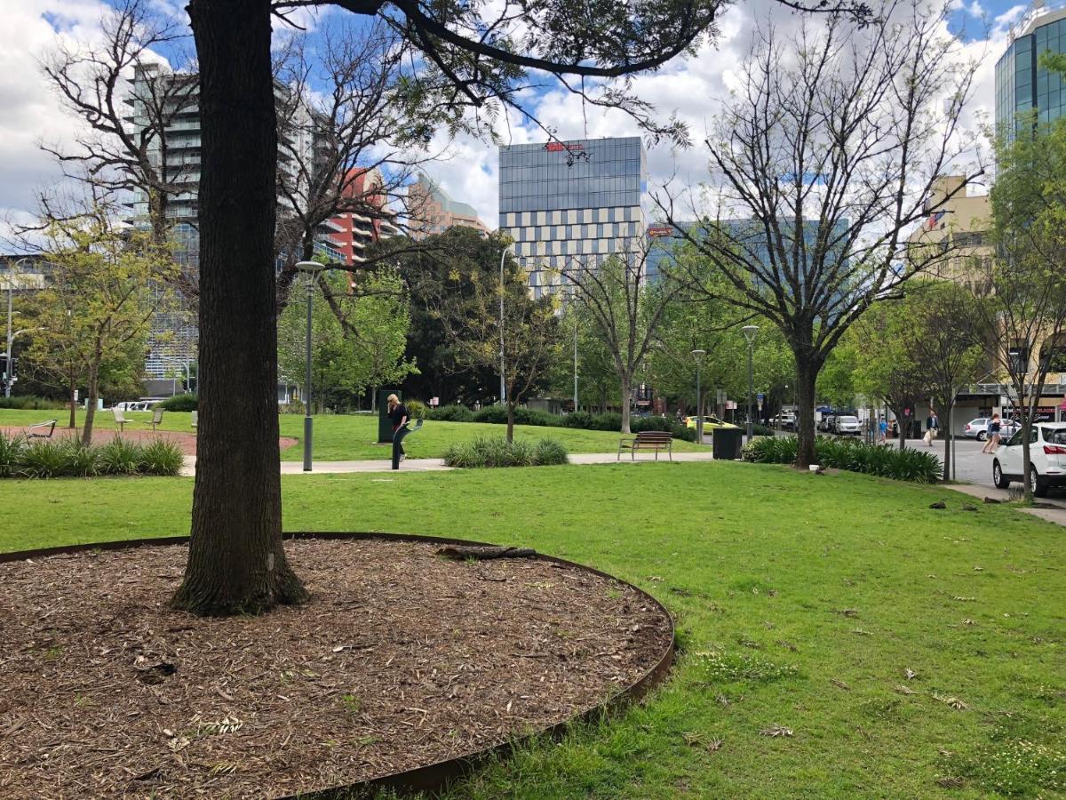 Lux 2Br Apt On Hindmarsh Sq-Pool-Gym-Sauna-Parking アデレード エクステリア 写真
